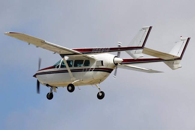 A photograph of a Cessna 337D Super Skymaster in flight, similar to the one that was involved in this crash.