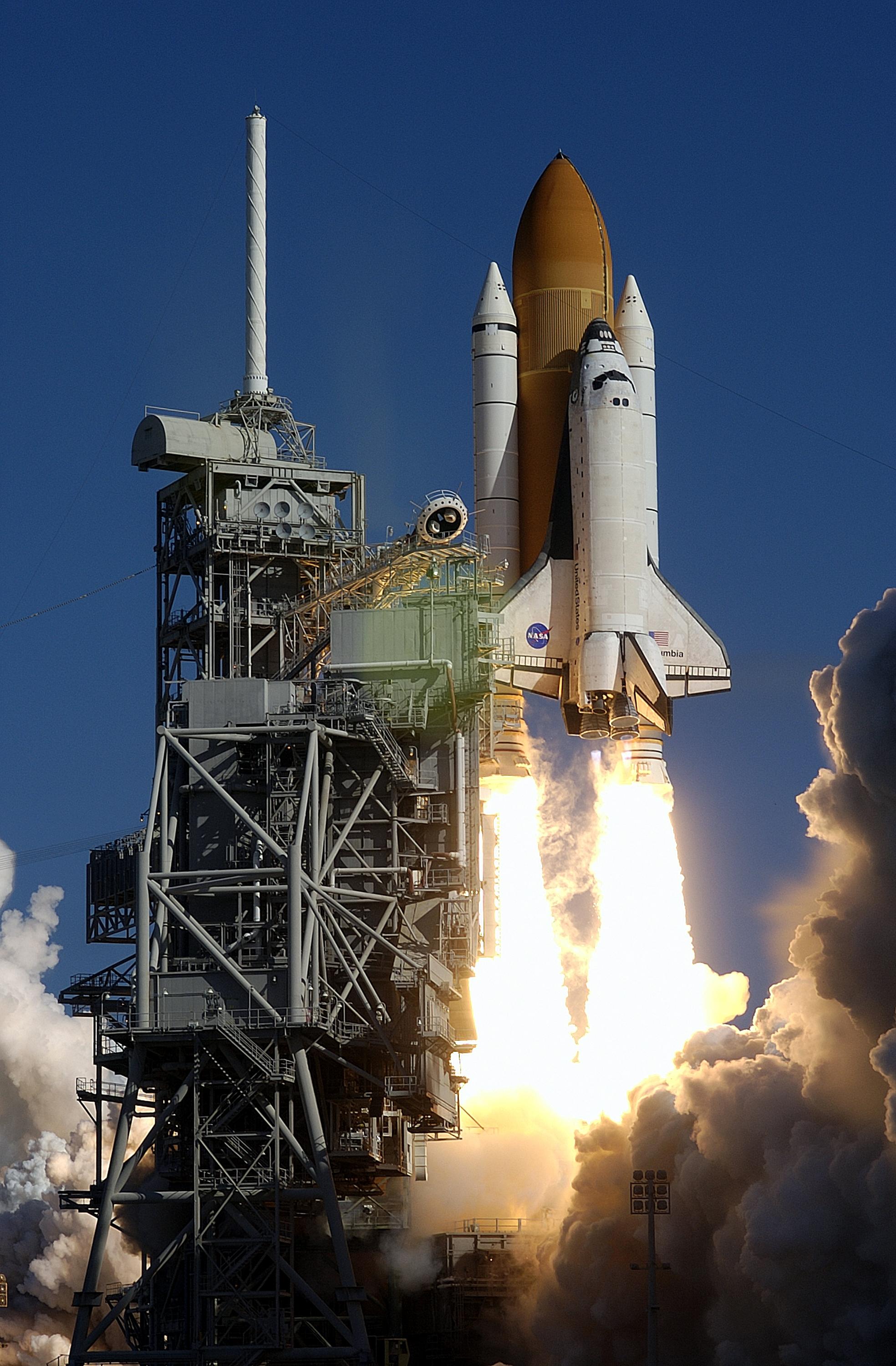 Photo of Space Shuttle Columbia launch on January 16, 2003